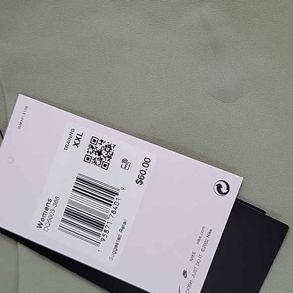 NIKE NWT OIL GREEN ZENVY 8" HIGHRISE SHORTS WMS - Picture 3 of 10